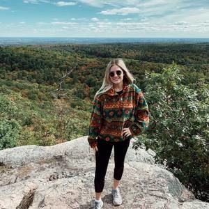 Meet your Posher, Julia